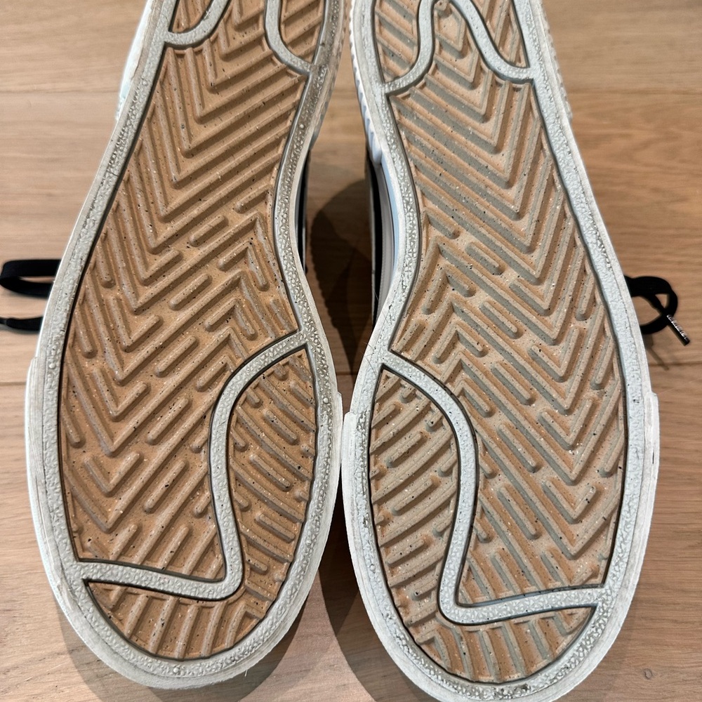Nike White Black and Tan Women's Sneakers - Picture 4 of 4